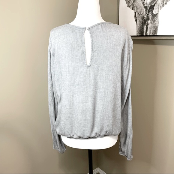Dynamite Cropped Blouse - Picture 5 of 10
